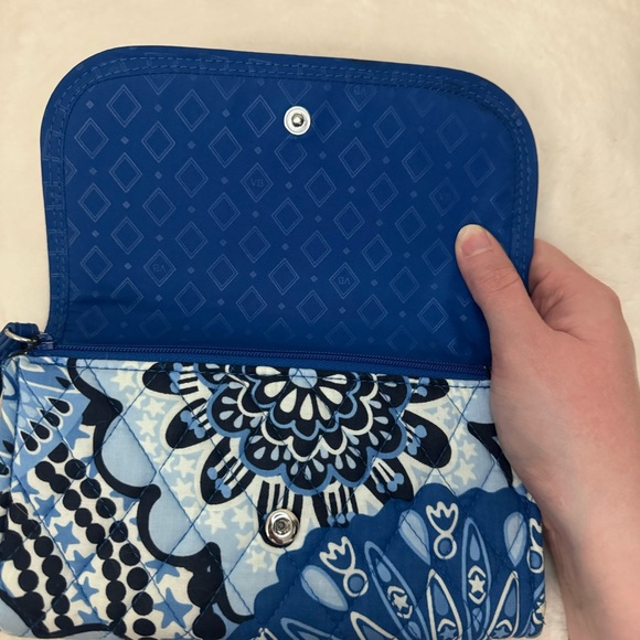 NWT Vera Bradley Trimmed Wristlet Blue Star Medallion Wallet - Picture 4 of 8